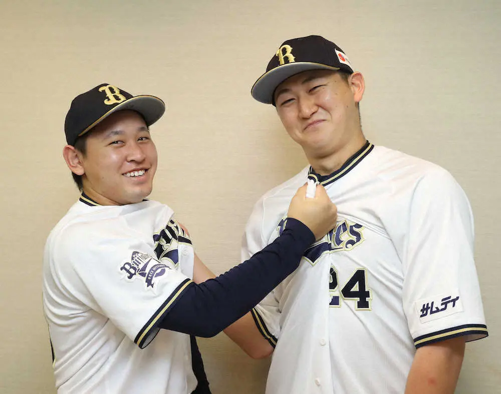 【画像・写真】対談したオリックス・宮城（左）と紅林（撮影・成瀬　徹）