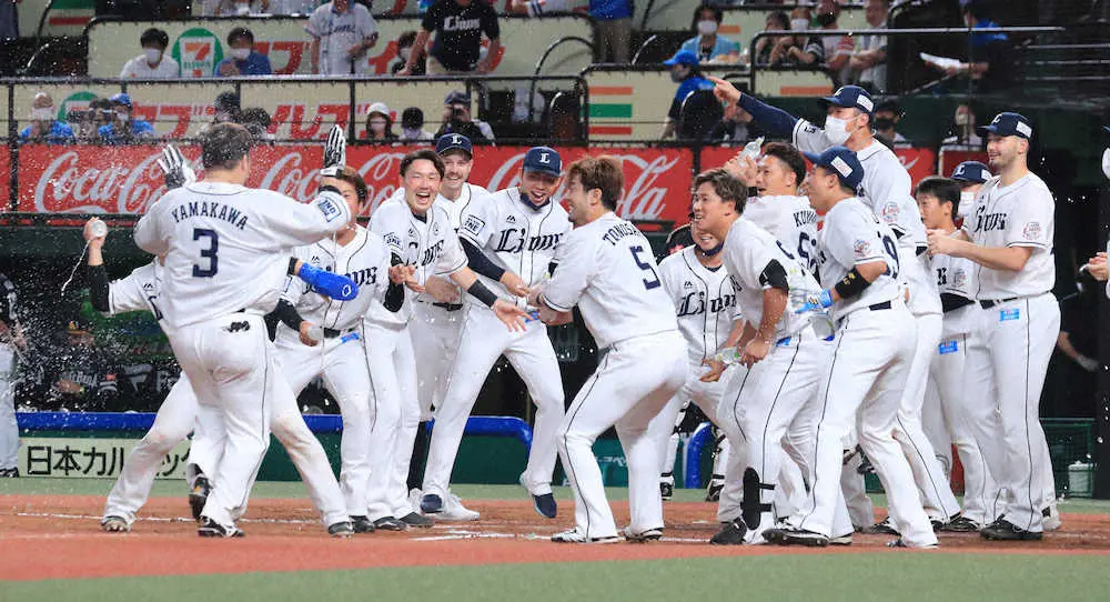 【画像・写真】西武・山川初サヨナラ弾で胴上げ阻止「目の前の球を打つことに集中した」打点単独トップ