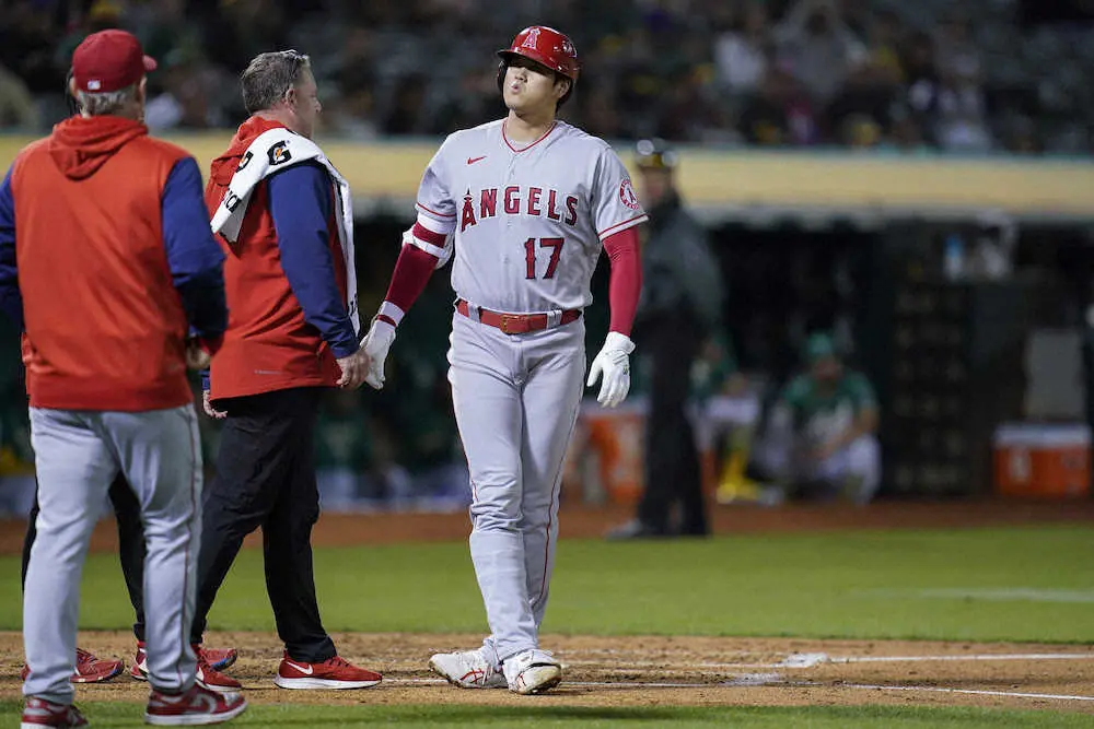 【画像・写真】大谷翔平　右上腕部に死球、当たった瞬間「ウオッ」連続試合安打は18で止まる　エ軍サヨナラ負け