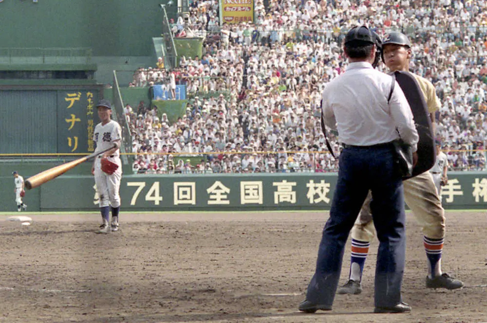 92年夏の甲子園2回戦、5打席敬遠された星稜・松井（右）と明徳義塾・河野（左）