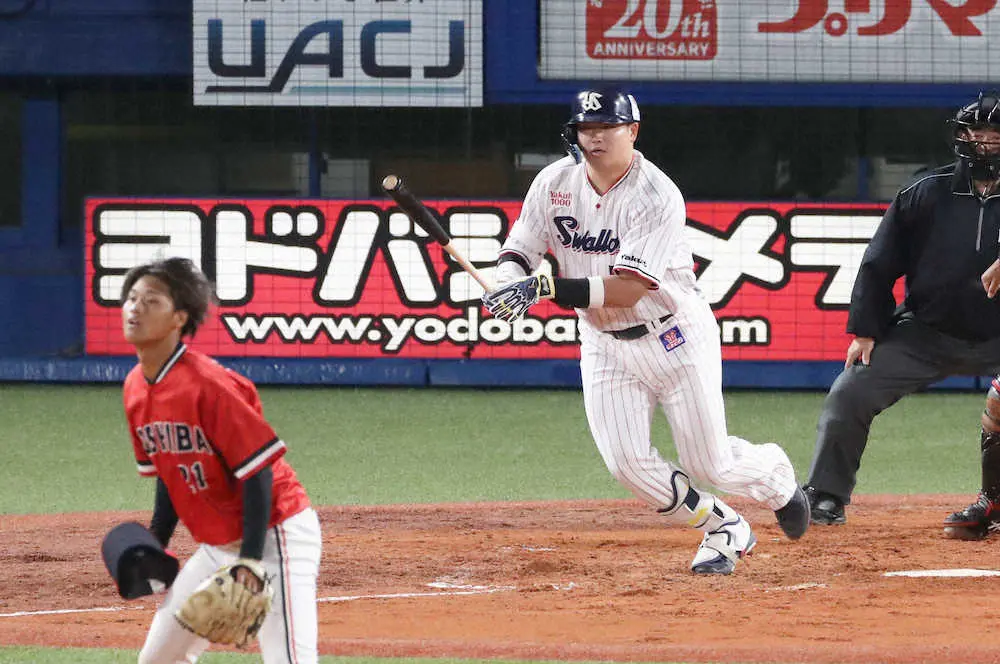 【画像・写真】ヤクルト・高橋　東芝との練習試合で5回8K　村上は4番・三塁で1安打