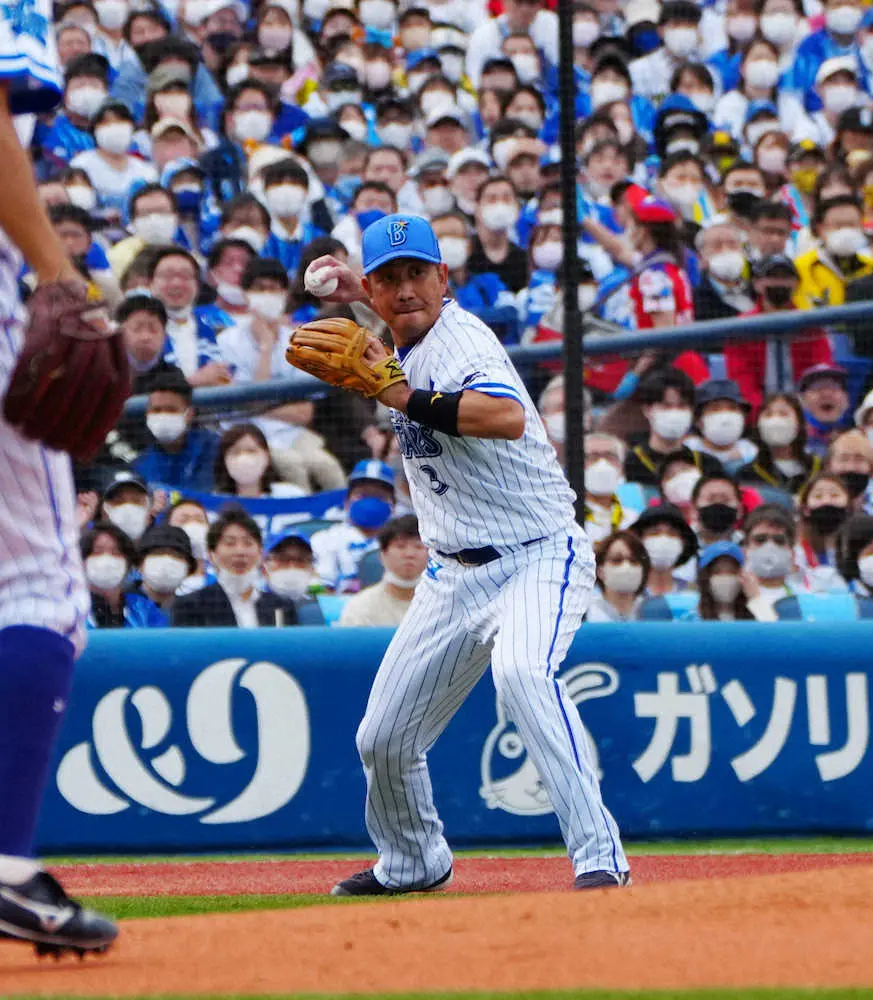 【画像・写真】DeNA藤田に今永も拍手！　175日ぶり先発でダイビングキャッチ　新井さん「40歳の動きじゃない」