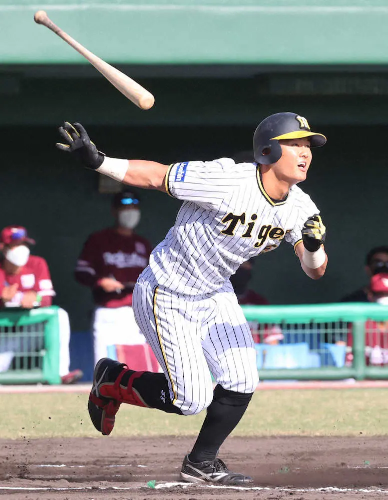 【画像・写真】阪神　ファーム日本選手権「5番・DH」で出場の前川が右翼席へ本塁打
