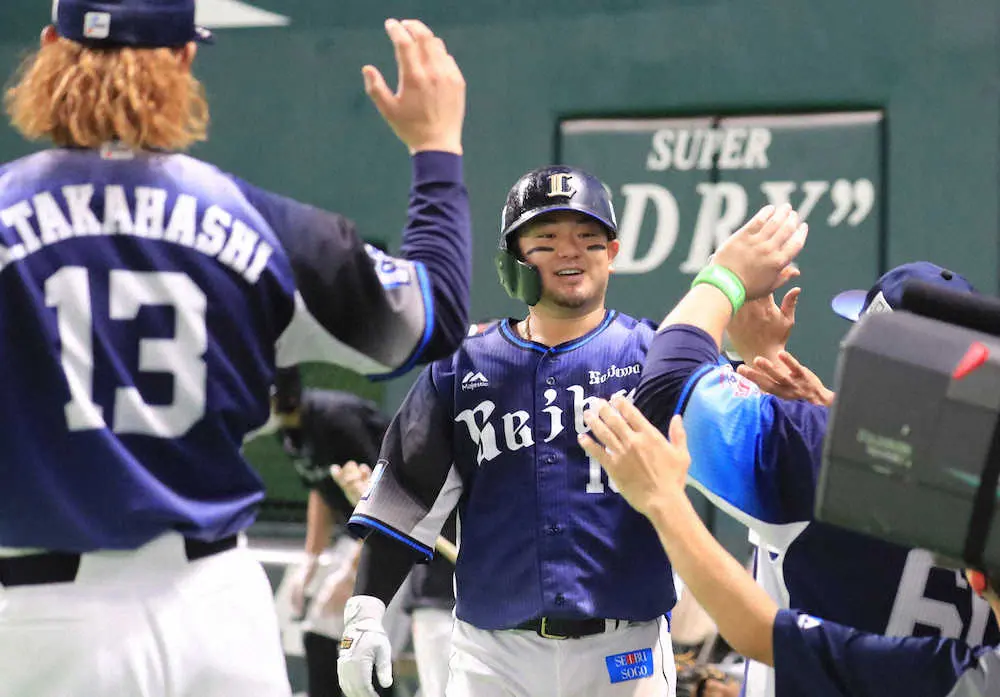 【画像・写真】西武・森友哉　右翼席中段への豪快弾で反撃ののろし！　千賀のフォークを完璧に捉えCS1号ソロ