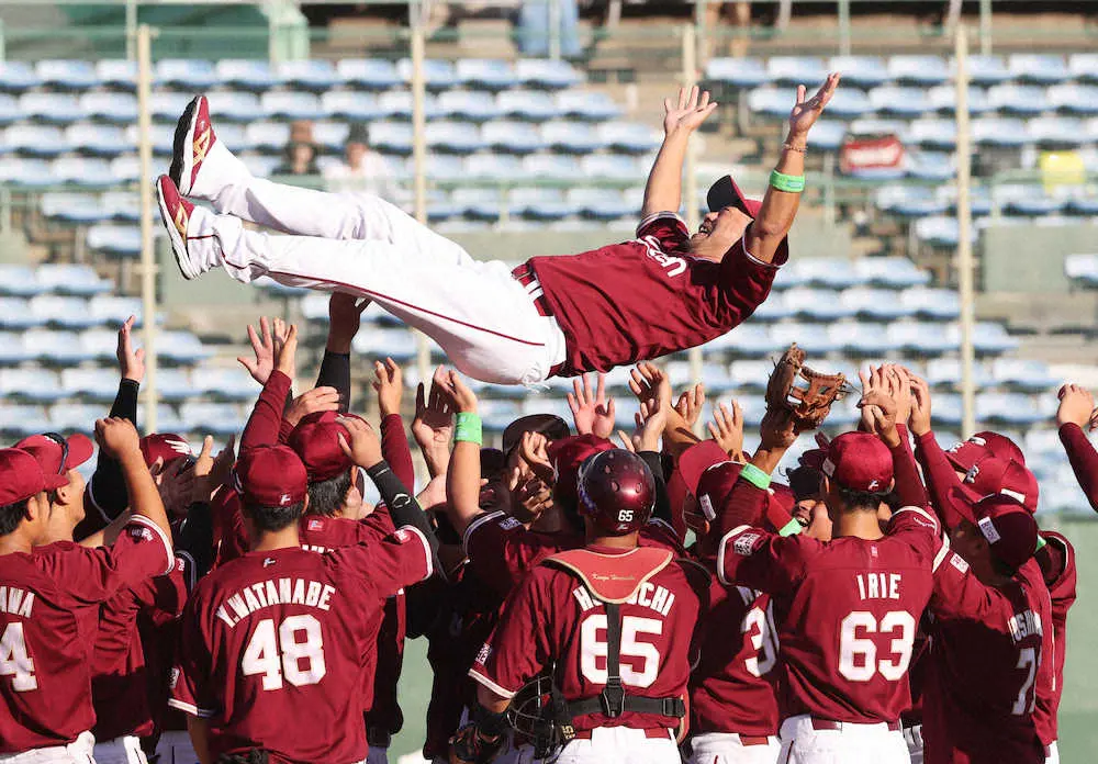 【画像・写真】楽天“弟”　13安打猛攻で2年ぶりファーム日本選手権Ｖ　渡辺佳V打でMVP