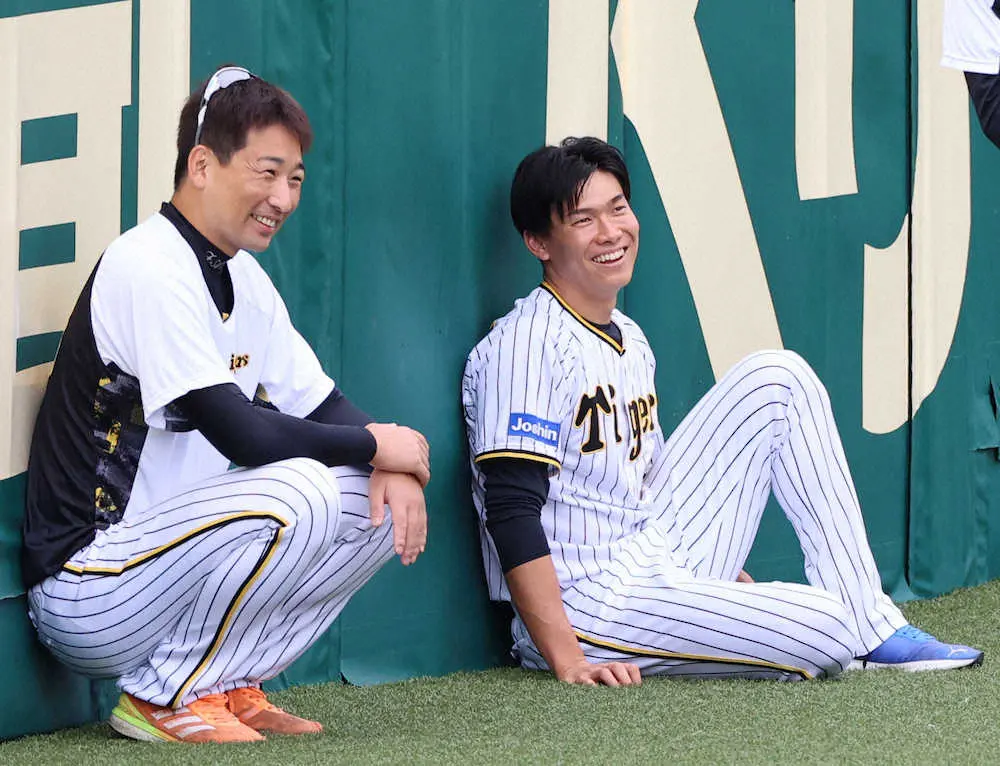 【画像・写真】阪神・湯浅と岩崎、歓喜の抱擁に虎党も胸アツアツ「もはや熱闘甲子園」球団公式でベンチ裏動画を配信