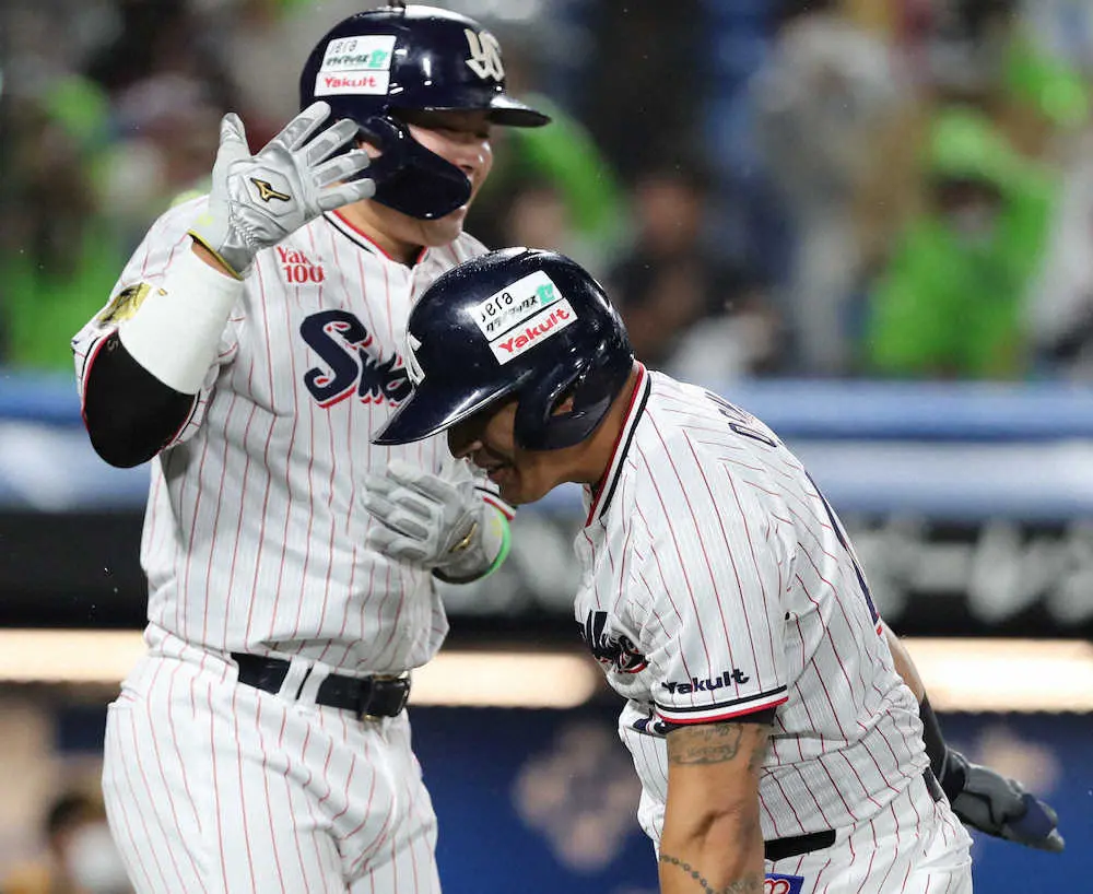 【画像・写真】ヤクルト　村上の圧が呼んだ先制劇！8球粘って四球直後オスナ3ラン　2年連続日本Sへ7点快勝発進