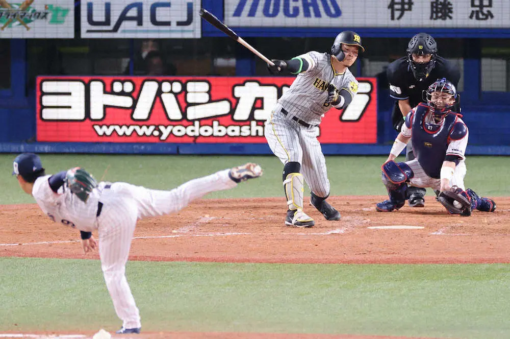 【画像・写真】「え？サトテル外すの？」　阪神唯一のフル出場・佐藤輝外しに虎党も“驚き”と“納得”の声