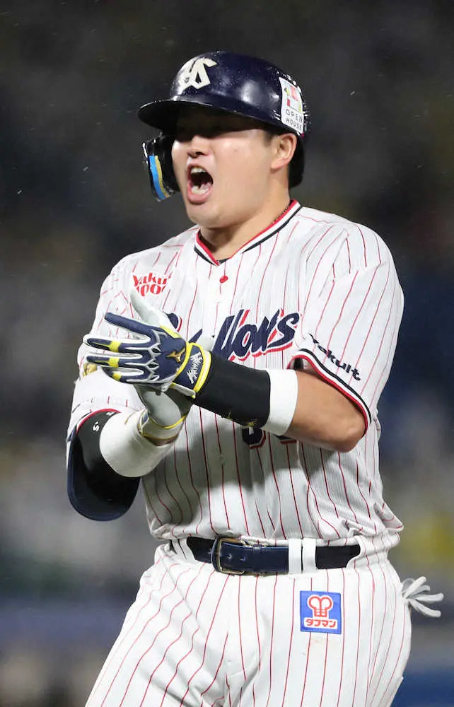 【画像・写真】ヤクルト・村上　日本S王手に導く決勝弾!“逆風”関係なし圧巻CS1号でアーチ攻勢呼んだ