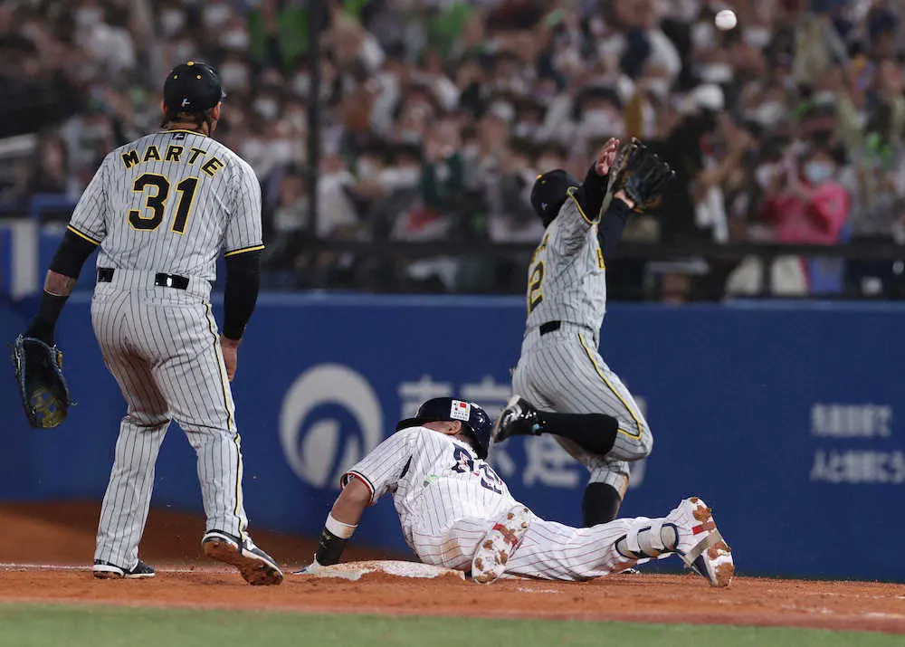 【画像・写真】阪神　自滅、自滅で終戦…失策から大逆転許しヤクルトに3連敗　矢野監督は不本意なラストゲームに