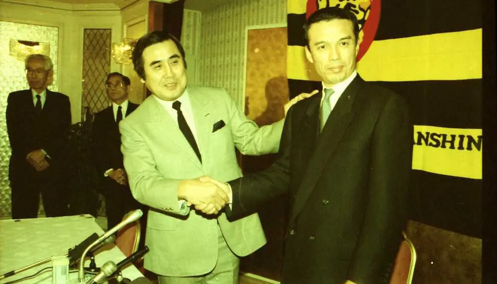 【画像・写真】【内田雅也の追球】「交差点」で見えた猛虎愛　会見に同席せずとも、矢野監督も岡田新監督も思いは同じ