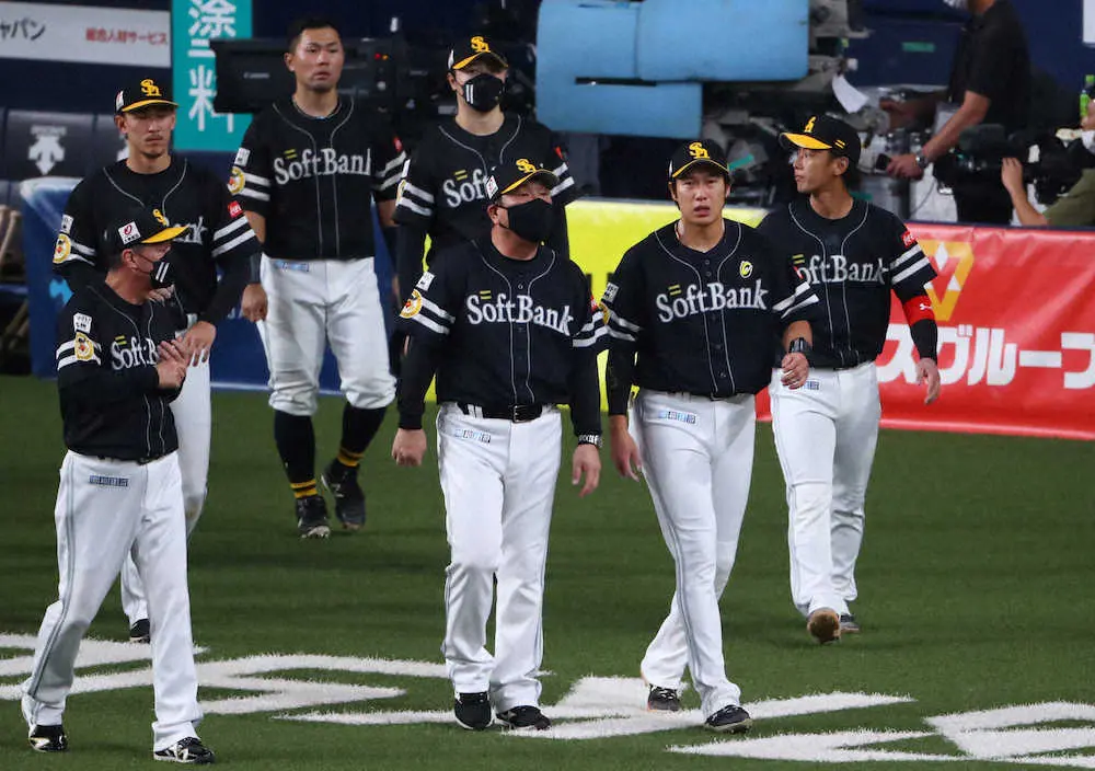 【画像・写真】ソフトB藤本監督　再びオリックスに…　宿敵と「どこに違いがあるか。うちの方が課題は多い」来季への糧に