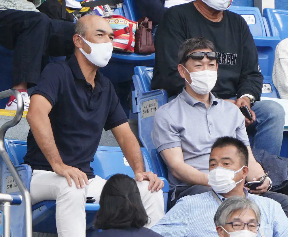 【画像・写真】中日・立浪監督が六大学野球を視察　ドラフト候補の明大・村松に「スイングがいい」