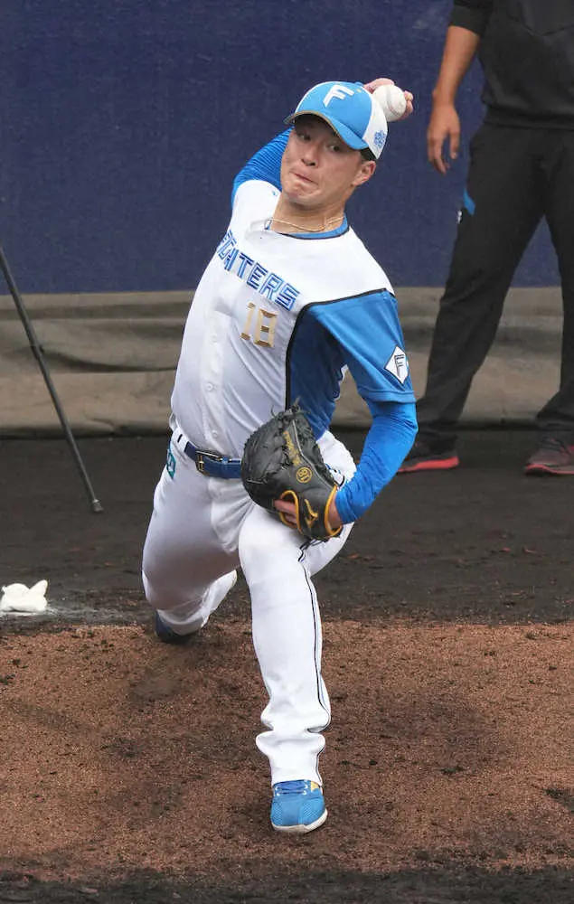 【画像・写真】日本ハム・吉田　ブルペンで変化球交え56球　大海から助言のスライダーに手応え