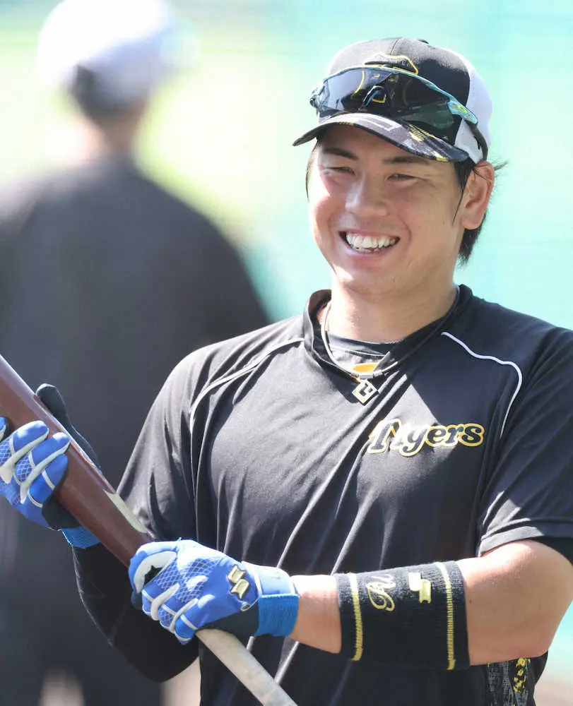 【画像・写真】最優秀バッテリー賞受賞の阪神・梅野「初受賞でめちゃくちゃうれしい」と喜び語る