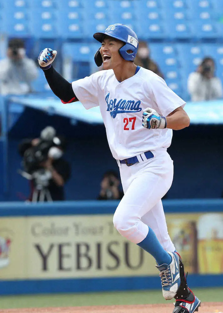 【画像・写真】青学大　Vに王手！山中が逆転3ラン「しっかり振り切れました」