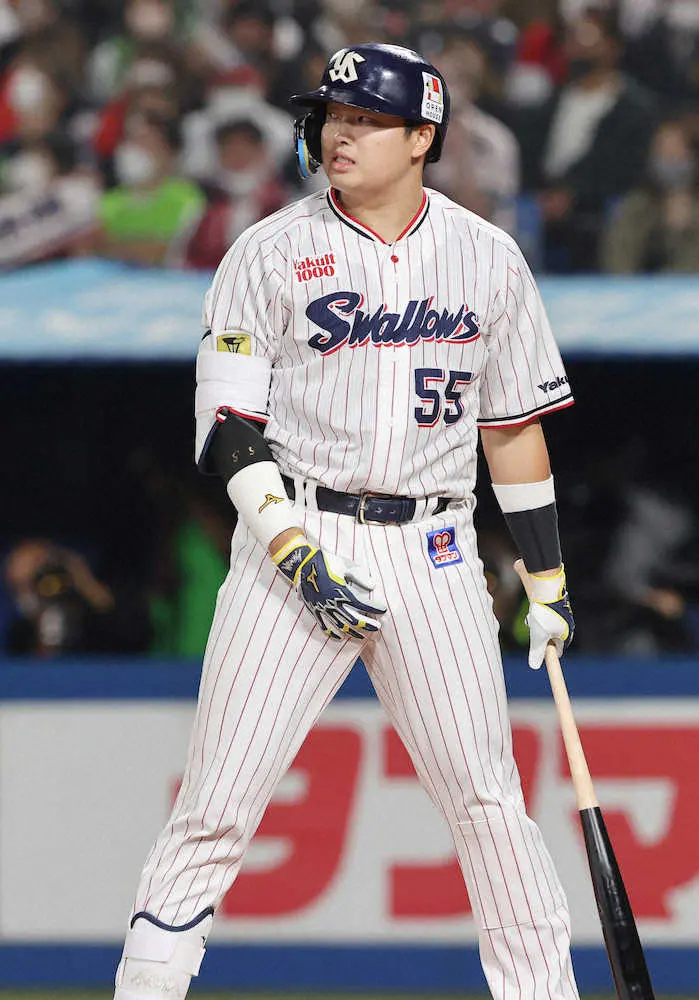 【画像・写真】ヤクルト村上が脱帽　第3打席はオリックス2番手・山崎颯の154キロ直球に見逃し三振