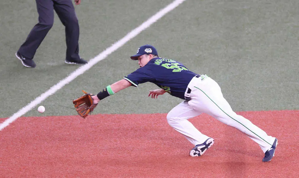 【画像・写真】ヤクルト村上が守備で超美技魅せた！ダイビングキャッチから“圧巻”2バウンド完璧送球でアウト
