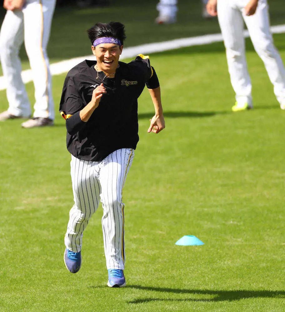 【画像・写真】阪神・湯浅、守護神やる気「グータッチは9回でしか味わえない」　岡田監督岩崎のセットアッパー示唆