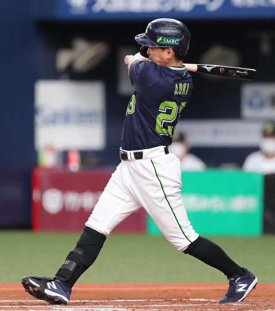 【画像・写真】どうだ！！！　40歳の青木宣親が勝ち越し打で猛打賞　雄叫び＆ガッツポーズで“お役御免”