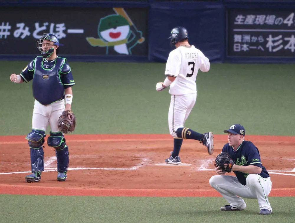 【画像・写真】ヤクルトまさかのサヨナラ負け　マクガフが昨年開幕戦でサヨナラ打された吉田正にサヨナラ2ラン被弾