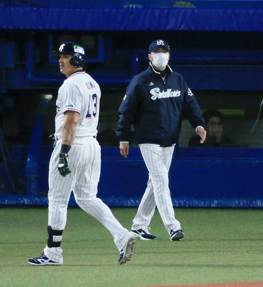 【画像・写真】ヤクルト高津監督と一問一答　王手かけられ「勝つしかないので。勝つために全力を尽くします」