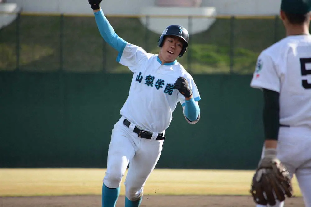 【画像・写真】山梨学院29年ぶり2度目優勝で明治神宮大会出場権ゲット　5番・佐仲3ラン含む2安打4打点