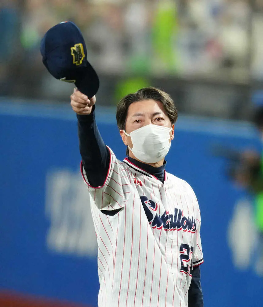 【画像・写真】ヤクルト・高津監督　涙…まさかの4連敗で終戦「この悔しさは絶対、忘れちゃいけない」
