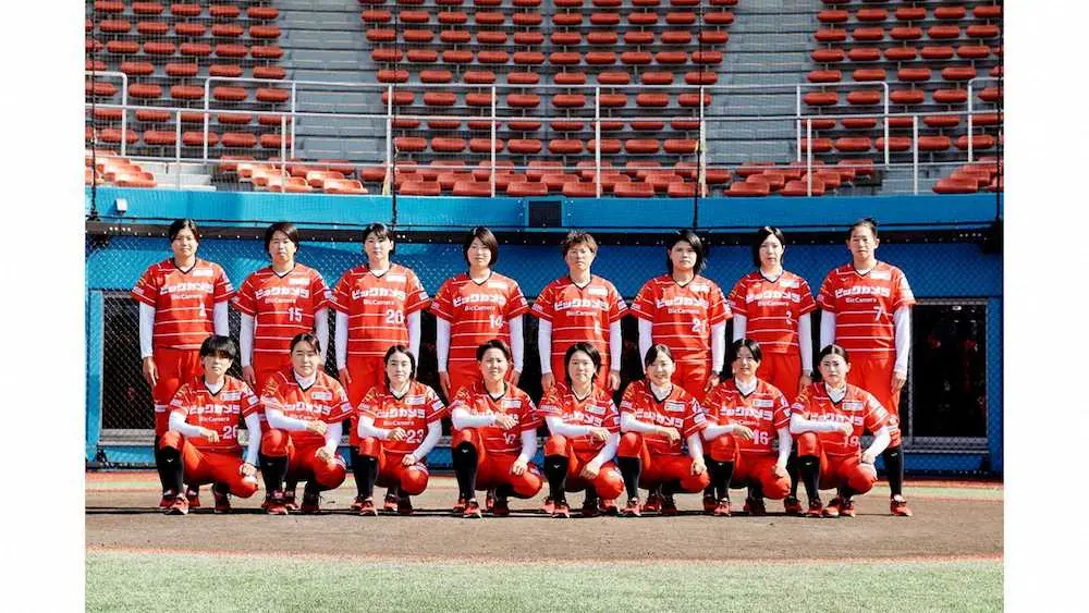 【画像・写真】ロッテ　ファン感謝デー　ビックカメラ女子ソフトボール高崎BEE　QUEENと対決