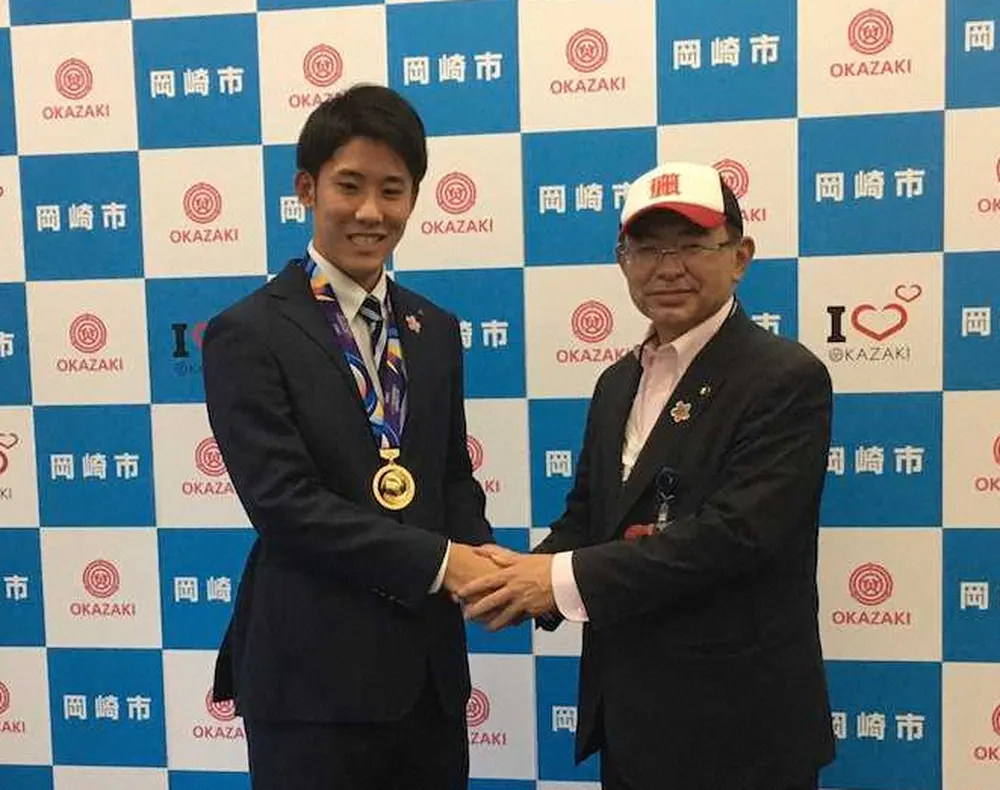 【画像・写真】阪神ドラ6・富田、岡崎市役所を訪問　家康生誕の地で飛躍誓う　同年代の朗希らを「追い越せるように」