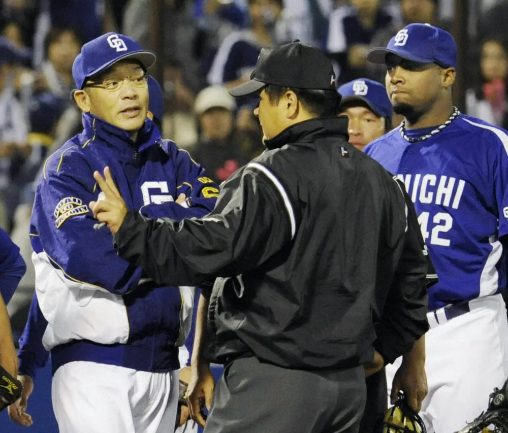 【画像・写真】落合博満氏　2009年の「17分抗議」の内容を明かす　グラウンドを通っての退場の理由