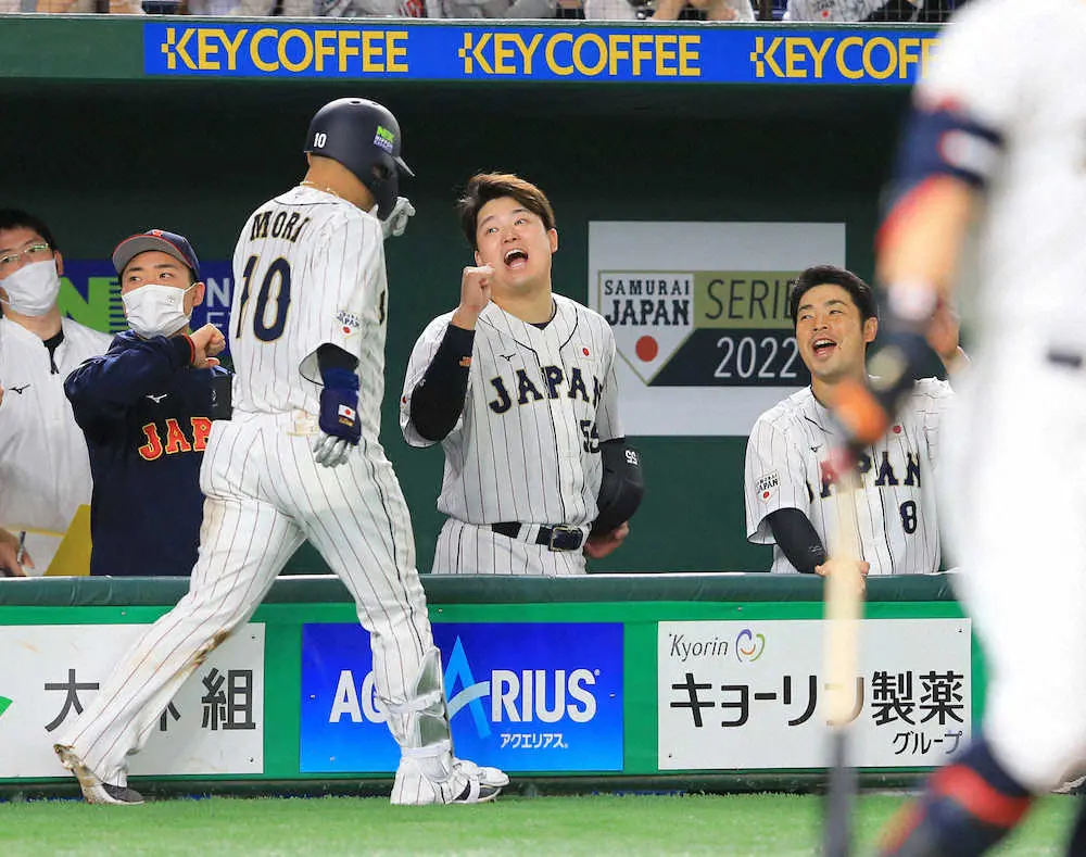 【画像・写真】やっぱり神様！ヤクルト村上　栗山監督初陣飾る侍4番弾　同学年・大勢に予言「ホームラン打つ」