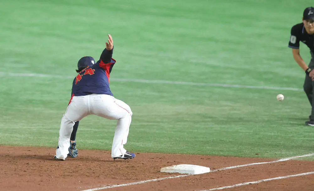 【画像・写真】侍ジャパン初選出のサブマリン・与座「独特の緊張感」　ほろ苦“初陣”　3ラン被弾4回7安打4失点