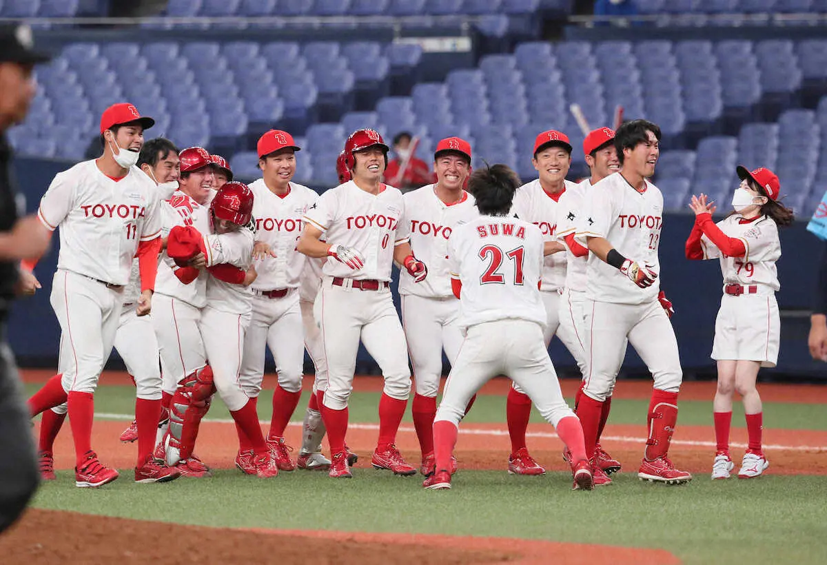 【画像・写真】トヨタ自動車、4大会ぶりVに王手　9回2死から八木が歓喜のサヨナラ打
