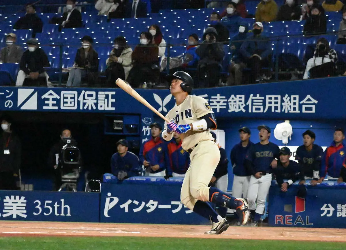 【画像・写真】涙のアーチ　ソフトバンク6位の桐蔭横浜大・吉田賢吾が大学最終打席で一発　松本スカウト「大したもの」