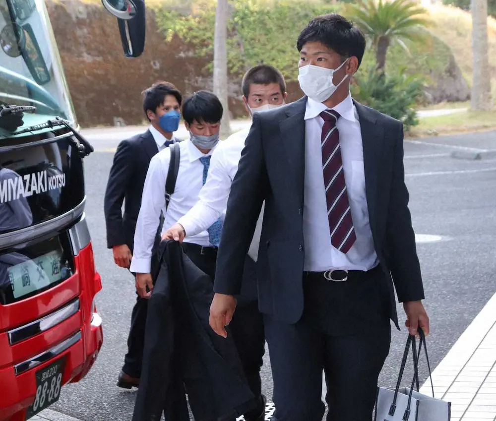 【画像・写真】広島　秋季キャンプイン　坂倉が号令「個人個人がチームのために」