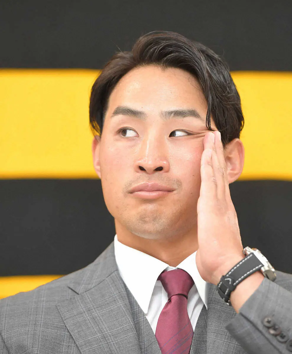 【画像・写真】阪神・佐藤蓮が育成契約に「死に物狂いでやるしかない」　背番号は30から130に変更