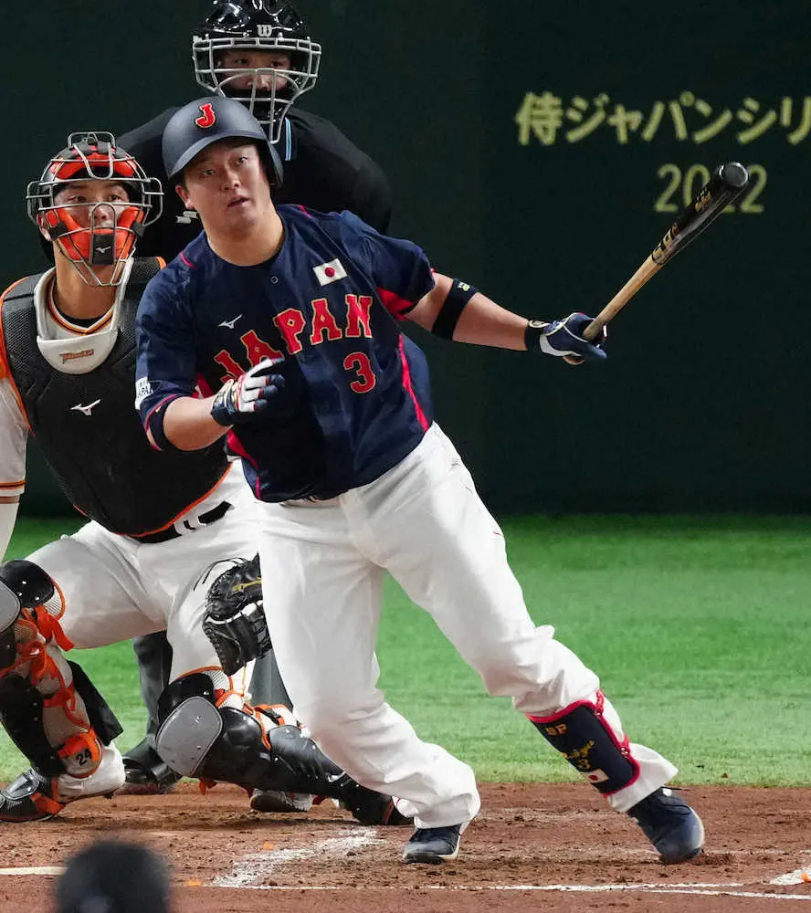 侍ジャパン 牧秀悟選手 アクリルキーホルダー＆缶バッジセット スポーツ選手