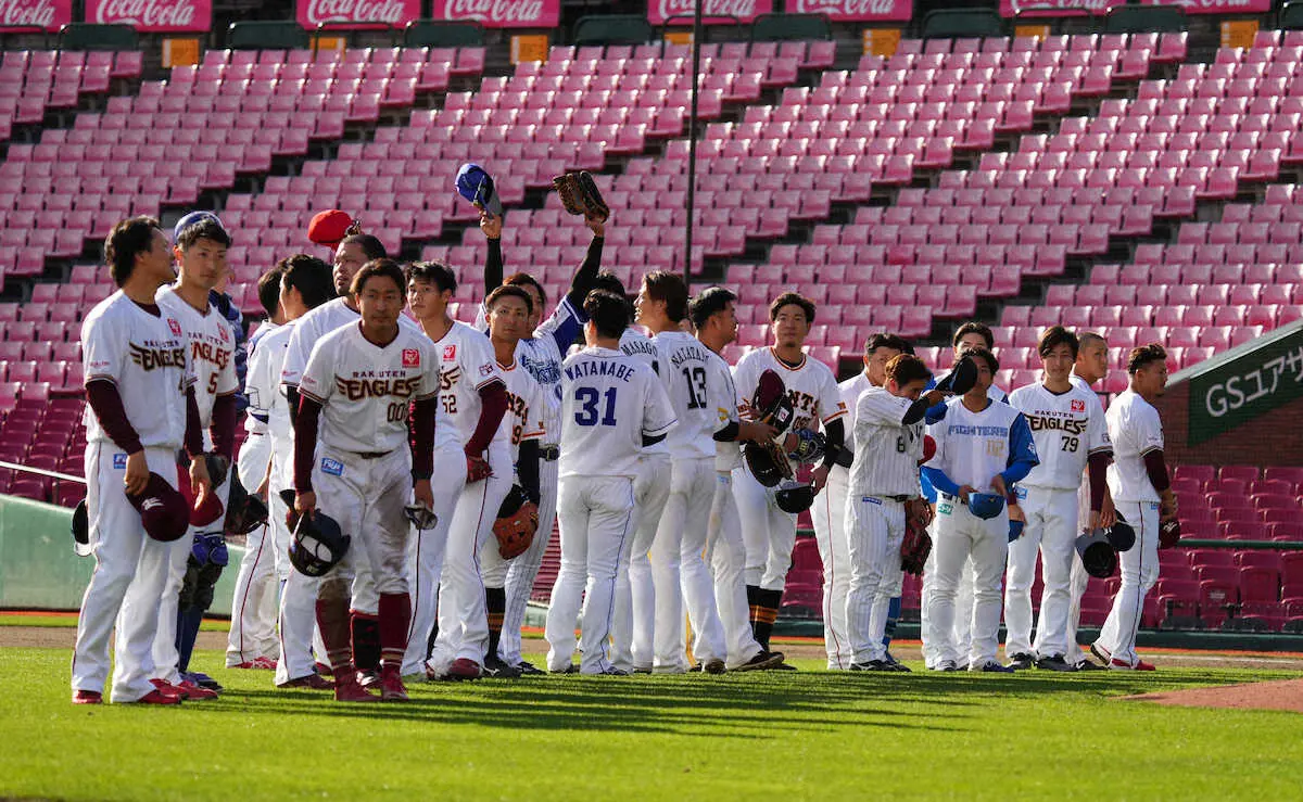 【画像・写真】観戦に駆け付けたファンや家族ににあいさつするトライアウト参加選手