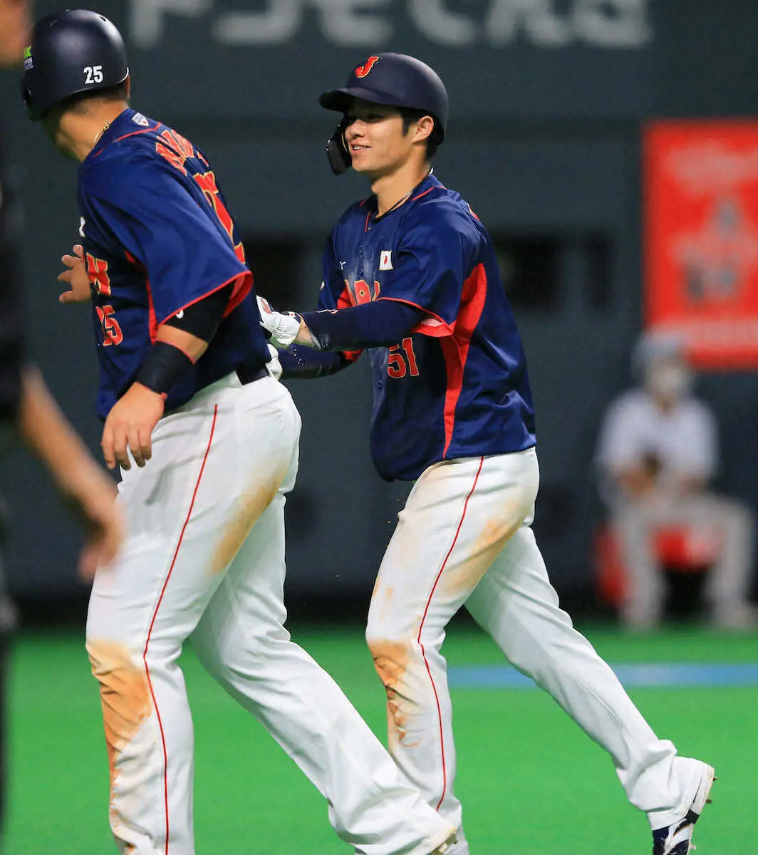【画像・写真】侍・中野　初安打に自慢の俊足もアピール！暴投の間に二塁から一気に本塁生還