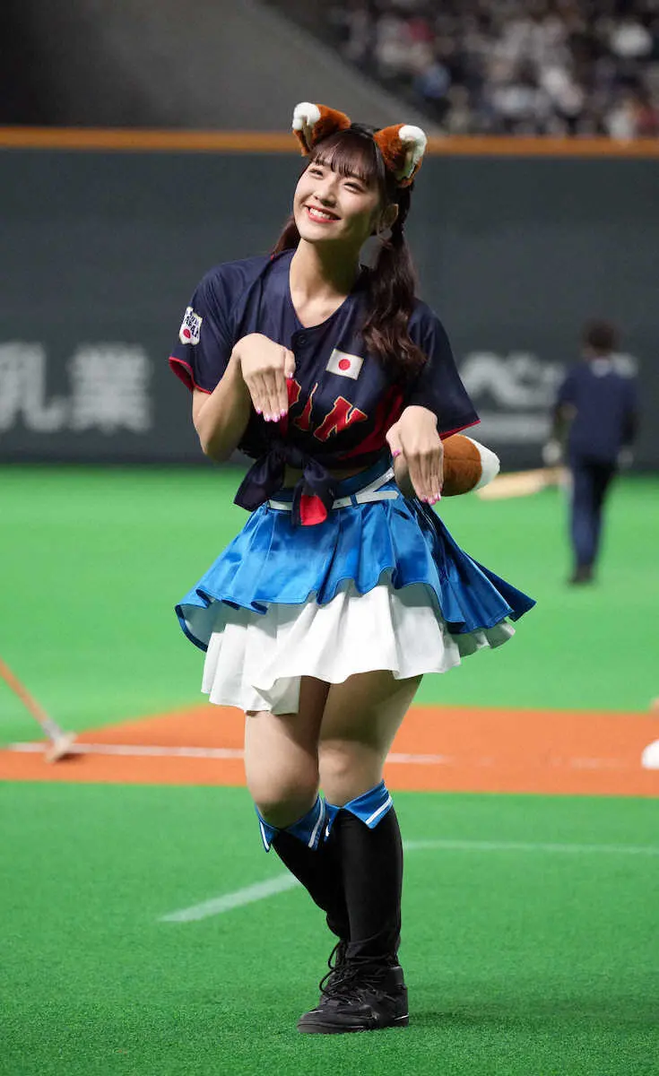 【画像・写真】「本場」きつねダンスに侍先発・朗希もニコニコ　5回終了時にダンス披露