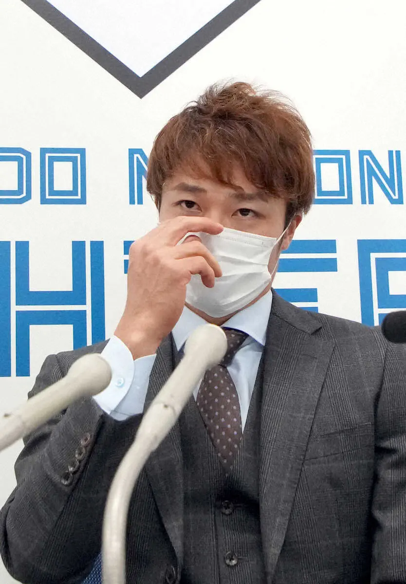 【画像・写真】日本ハム・中島　減額制限大幅超え62・5％減でサイン　来季は「新しい気持ちでガムシャラに」