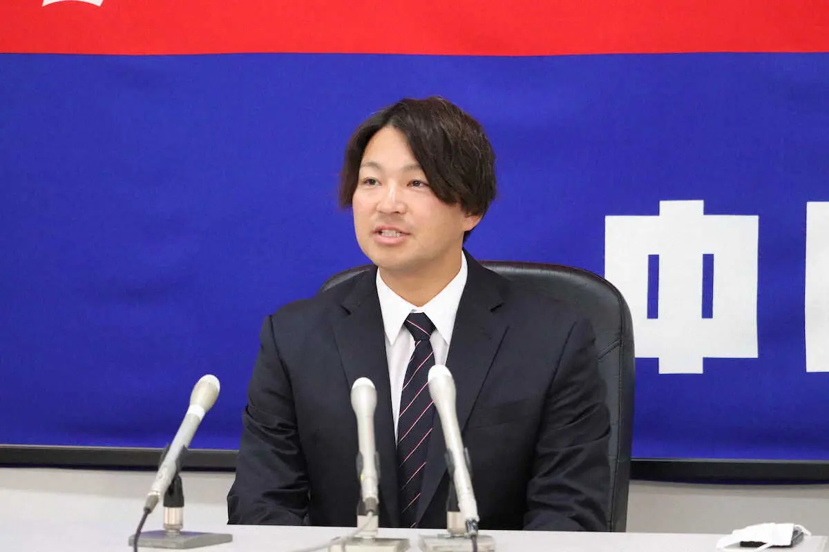 【画像・写真】中日・田島は現状維持の3500万円でサイン「悔しい1年。来年は今年の分も取り返す」