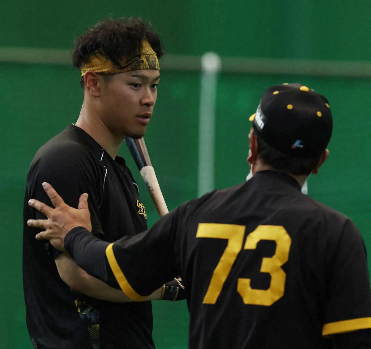 【画像・写真】阪神・佐藤輝、水口打撃コーチから「振り込みのススメ」　バンバン振れば自分のいい形になる