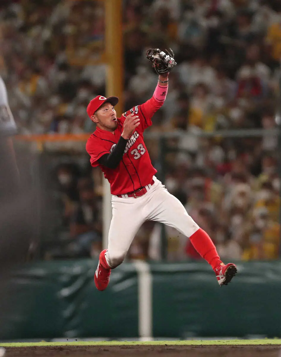 【画像・写真】広島・菊池涼、内野手初の10年連続GG賞　新井監督称賛「守備でお客さんを呼べる数少ない選手」