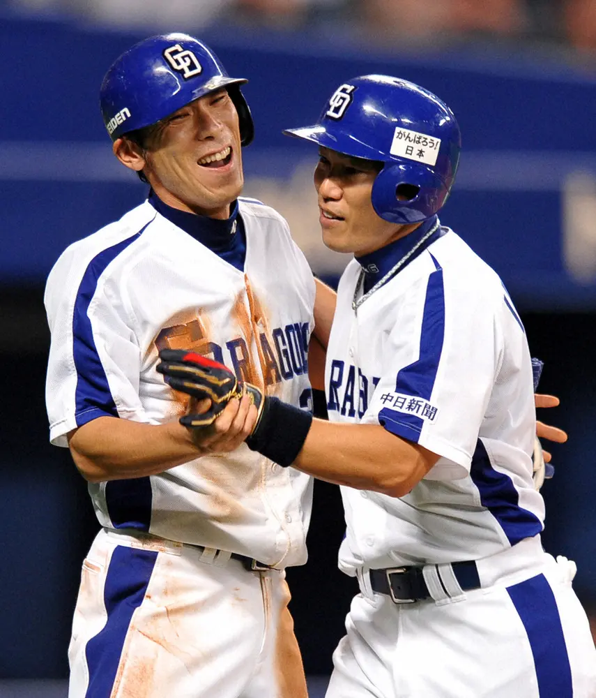 【画像・写真】守備だけでなく、打撃でも抜群の連係を誇った荒木（左）と井端