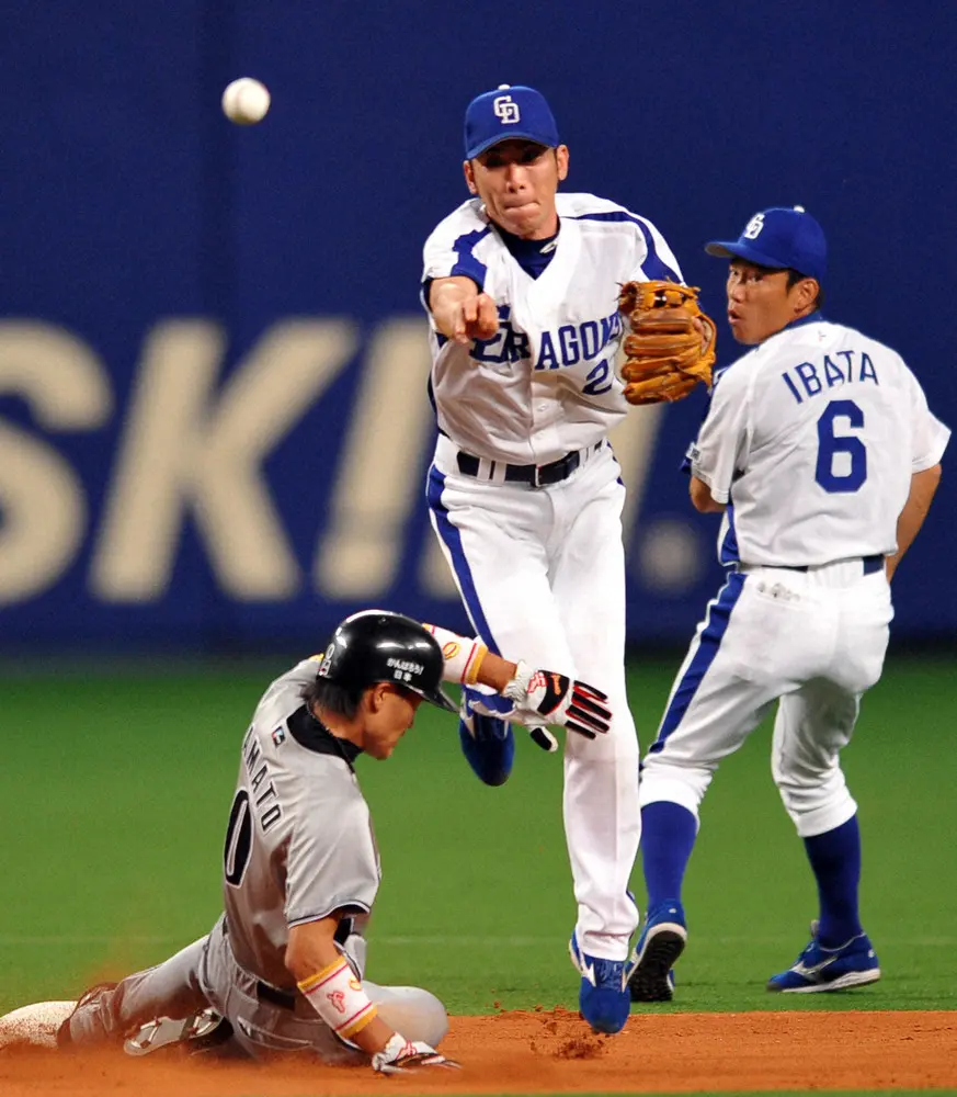 【画像・写真】鉄壁の守備で落合竜を支えた“アライバ”