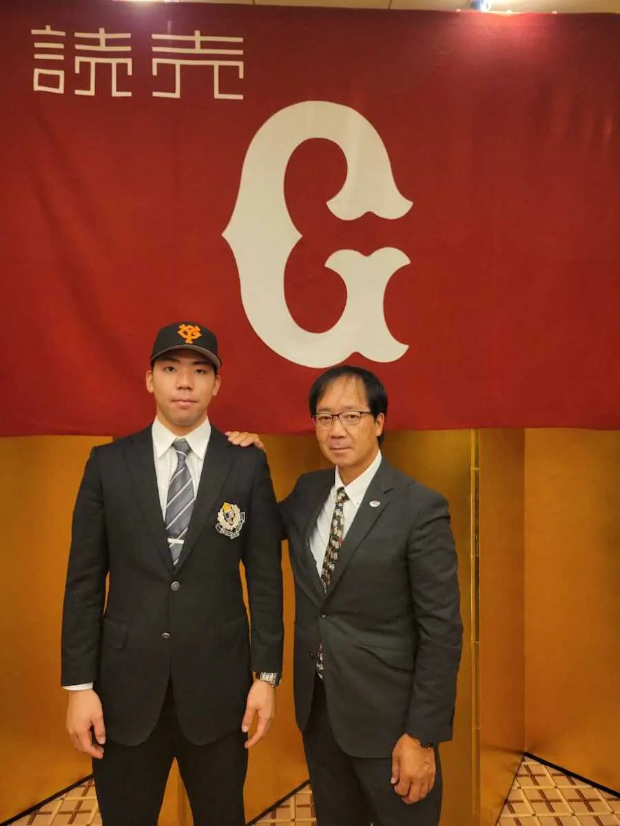 【画像・写真】巨人育成ドラフト1位・松井が仮契約「1軍で投げられるように」