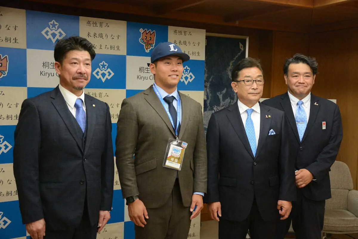 【画像・写真】西武1位指名の早大・蛭間が地元の群馬・桐生市役所を訪問「桐生を盛り上げられるように」