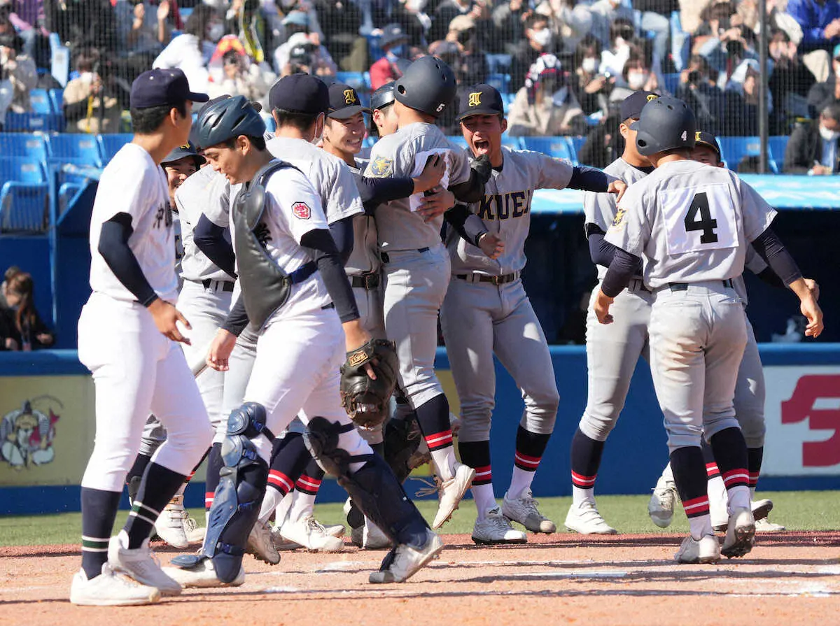 【画像・写真】仙台育英　沖縄尚学に大逆転サヨナラ勝利　9回に4点差はね返す　神宮大会